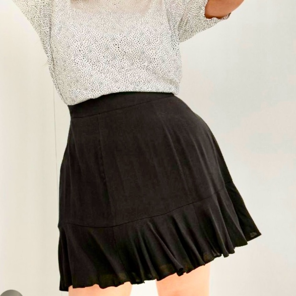 NWT TORRID WAIST MINI-SKIRT, BLACK STRETCHY CHALLIS, SIZE ONE